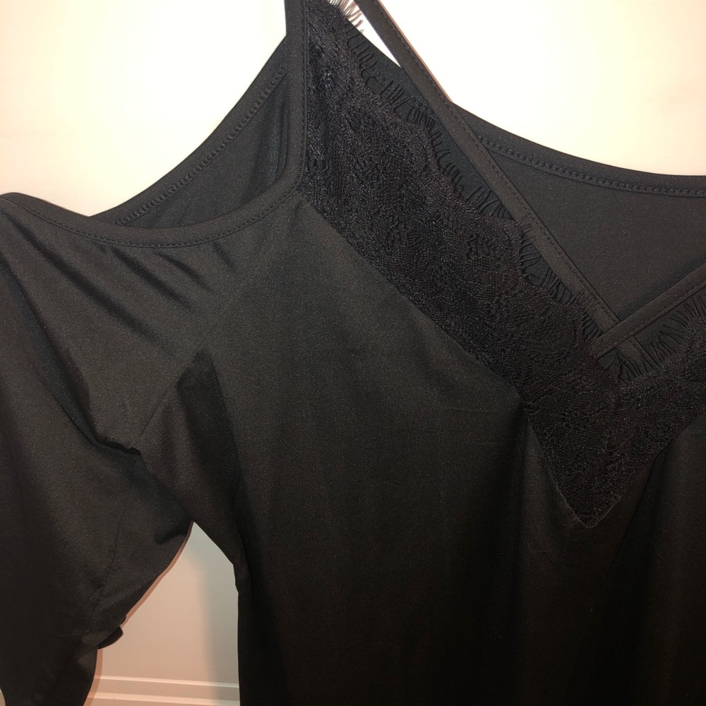 Cross cross cold shoulder top size 2X